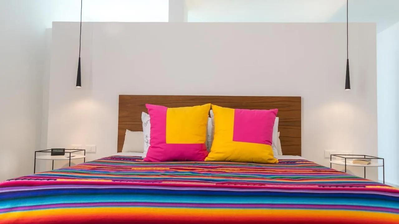 Siaan Betine 4Br Deluxe Pdc contacts